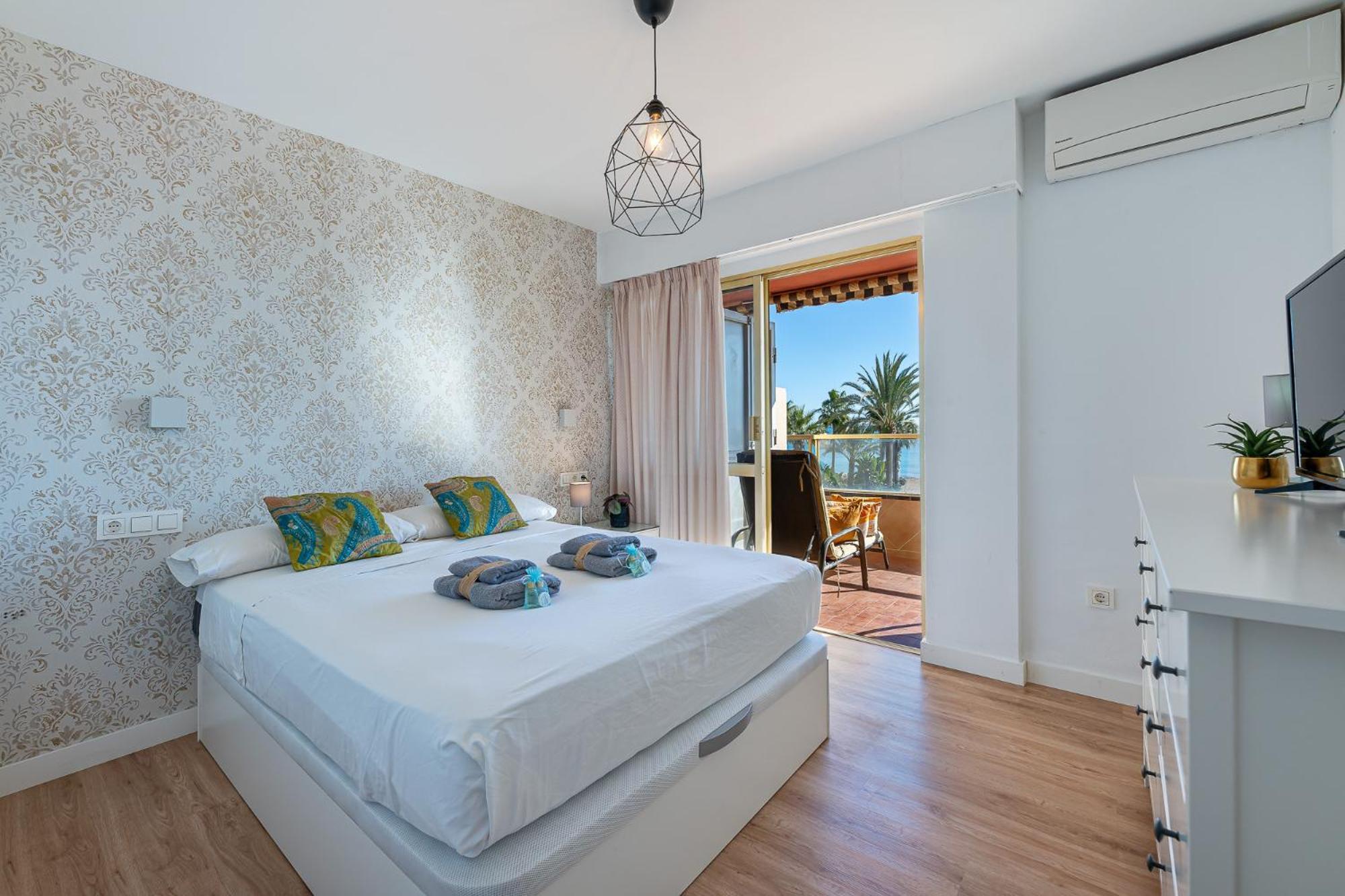 797 Holiday Rentals - Moderno Piso En Primera Linea De Playa Torremolinos Exterior foto